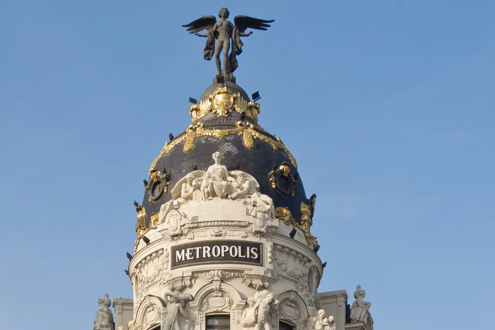 Cúpula del edificio Metrópolis, en la esquina de Gran Vía y calle de Alcalá, Madrid