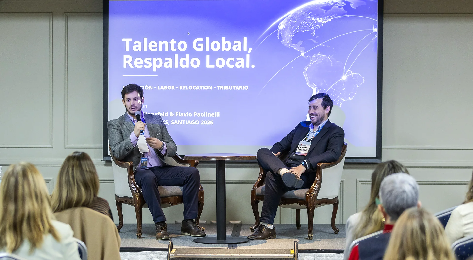 Álvaro Mansfeld y Flavio Paolinelli durante la charla Talento Global, Respaldo Local en Latam Talks Santiago 2026